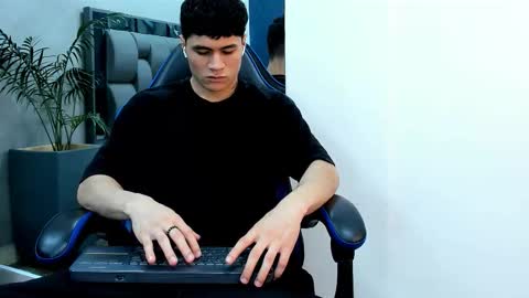 Roan Birkin online show from November 2025 07:58:01 PM