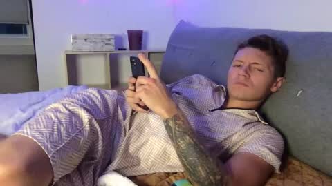 Snapshot of roastingcorn chatting on December 2024 01:04:02 AM RoastingCorn online show from December 2024 01:04:02 AM