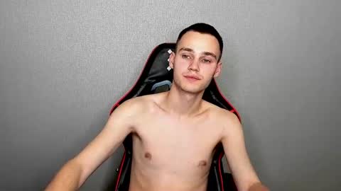 robert10211 online show from November 2025 05:13:01 PM