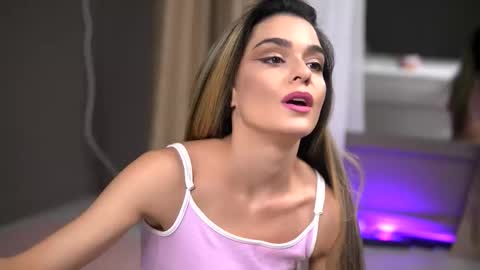 Snapshot of robertarosetti chatting on November 2025 11:42:01 AM Roberta online show from November 2025 11:42:01 AM