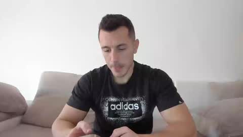 roberto4ever online show from March 2025 12:41:02 PM