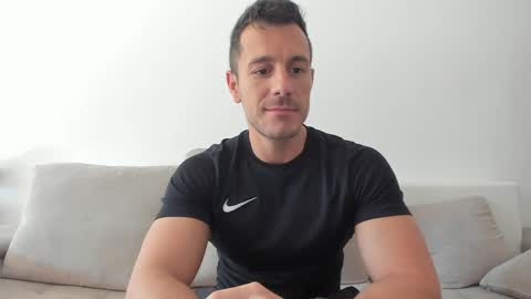 Snapshot of roberto4ever chatting on May 2026 05:46:01 AM roberto4ever online show from May 2026 05:46:01 AM