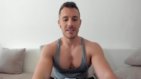 Snapshot of roberto4ever chatting on May 2026 10:32:01 AM roberto4ever online show from May 2026 10:32:01 AM