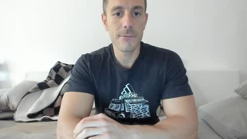 Snapshot of roberto4ever chatting on May 2026 04:26:01 PM roberto4ever online show from May 2026 04:26:01 PM