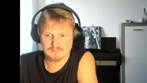 Snapshot of robirt5 chatting on October 2025 03:02:01 PM Bob online show from October 2025 03:02:01 PM