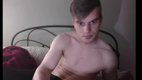 Snapshot of robthebottomxxx chatting on April 2026 07:05:01 PM RobTheBottomXXX online show from April 2026 07:05:01 PM
