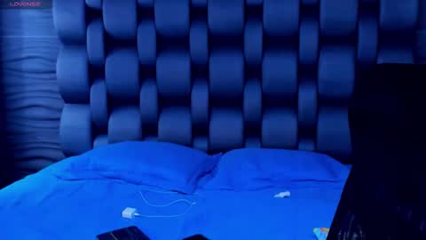 rocco_santos online show from November 2025 01:05:01 AM