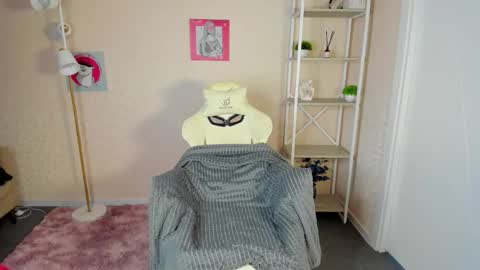 Snapshot of rockett_bunny chatting on October 2025 01:03:01 AM Rockett online show from October 2025 01:03:01 AM