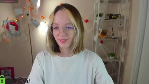 Snapshot of rockett_bunny chatting on October 2025 01:06:02 AM Rockett online show from October 2025 01:06:02 AM