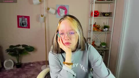 Snapshot of rockett_bunny chatting on November 2025 01:05:02 AM Rockett online show from November 2025 01:05:02 AM