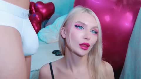 Lina and Den online show from February 2026 06:20:01 AM