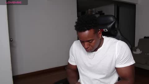 Snapshot of rogger_physique chatting on January 2025 01:58:02 AM Rogger online show from January 2025 01:58:02 AM