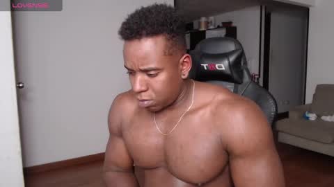 Snapshot of rogger_physique chatting on January 2025 05:30:01 AM Rogger online show from January 2025 05:30:01 AM