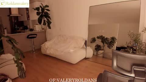 Snapshot of roldansvalery chatting on November 2025 04:02:02 AM Valery Roldans online show from November 2025 04:02:02 AM