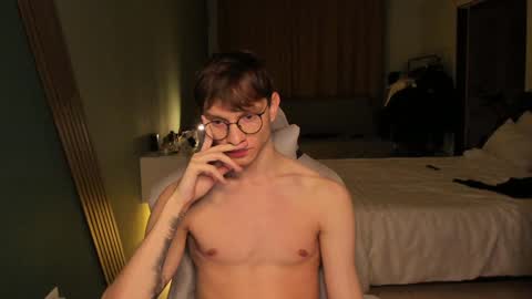 Snapshot of romeo_mercy chatting on January 2025 05:56:01 PM Romeo online show from January 2025 05:56:01 PM