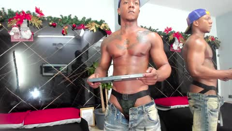 Snapshot of ronnie_777 chatting on December 2024 11:35:01 PM Ronnie 777 online show from December 2024 11:35:01 PM