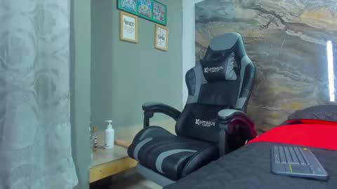 Snapshot of ronnie_777 chatting on February 2025 04:14:02 AM Ronnie 777 online show from February 2025 04:14:02 AM