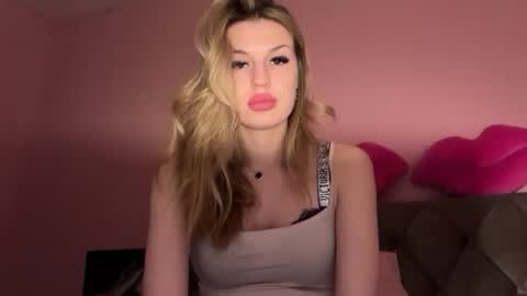 Rosalina online show from December 2025 08:47:02 PM