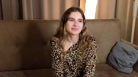 Snapshot of rosalvaulman chatting on November 2025 03:23:02 PM Kylie online show from November 2025 03:23:02 PM