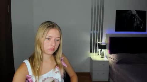 Snapshot of rosarising chatting on May 2026 09:25:02 AM RosaRising online show from May 2026 09:25:02 AM