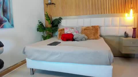 roseaurora online show from October 2025 01:20:01 PM