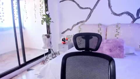 Rose online show from October 2025 01:45:01 PM