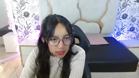 rosee_tay1 online show from December 2025 03:33:01 AM