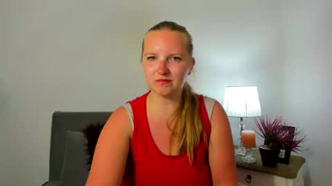 Snapshot of rosehypnotic chatting on May 2026 05:20:01 PM Rose online show from May 2026 05:20:01 PM