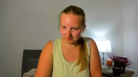Snapshot of rosehypnotic chatting on May 2026 05:40:01 PM Rose online show from May 2026 05:40:01 PM