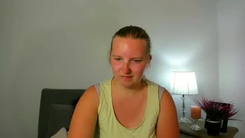 Snapshot of rosehypnotic chatting on May 2026 05:18:01 PM Rose online show from May 2026 05:18:01 PM