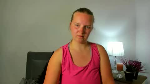 Snapshot of rosehypnotic chatting on May 2026 05:53:01 PM Rose online show from May 2026 05:53:01 PM