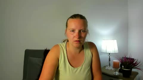 Snapshot of rosehypnotic chatting on May 2026 05:42:02 PM Rose online show from May 2026 05:42:02 PM