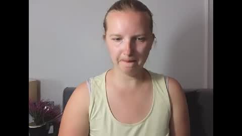 Snapshot of rosehypnotic chatting on May 2026 05:19:02 PM Rose online show from May 2026 05:19:02 PM