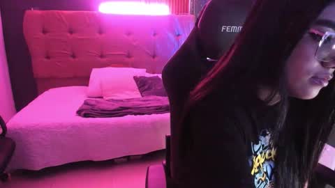 roseliin online show from November 2025 12:04:01 PM