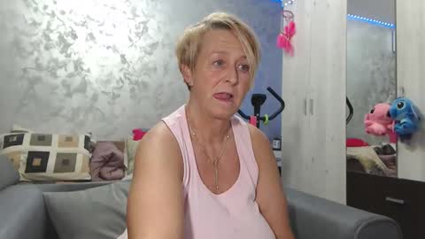 Snapshot of roses_and_lillies chatting on May 2026 05:20:02 PM Lovepinklilly online show from May 2026 05:20:02 PM