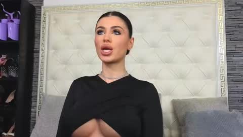 Gabriela online show from January 2026 07:43:02 AM