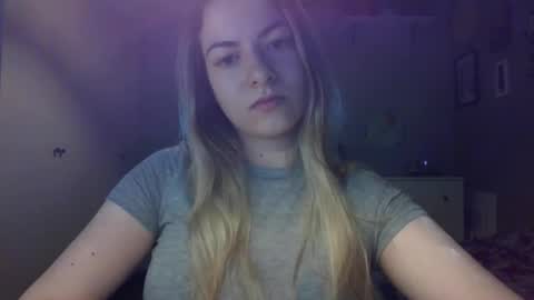 Snapshot of rosie_june chatting on April 2026 07:03:02 AM Rosie online show from April 2026 07:03:02 AM