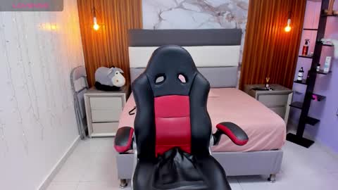 Snapshot of rosie_moss chatting on October 2025 07:37:02 PM ROSSI online show from October 2025 07:37:02 PM