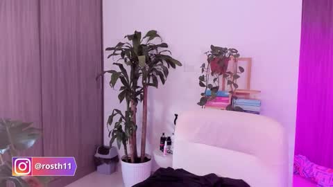 Snapshot of rossth11 chatting on October 2025 08:00:02 PM Im Ross online show from October 2025 08:00:02 PM