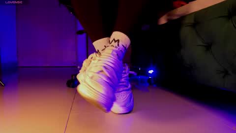 rosyejones online show from November 2025 02:55:01 AM