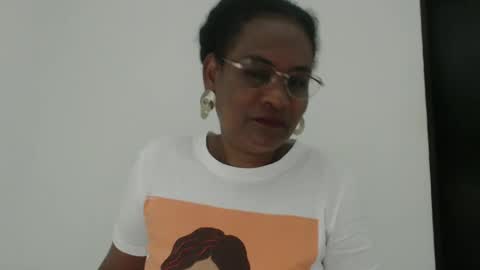 Snapshot of roushlove chatting on October 2025 11:02:01 PM luxa online show from October 2025 11:02:01 PM