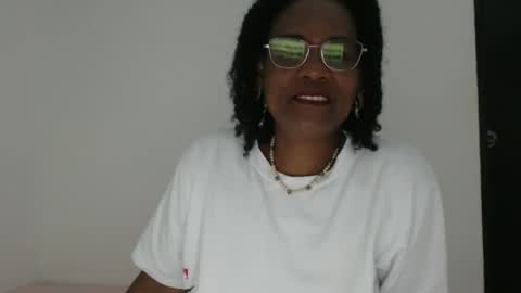 Snapshot of roushlove chatting on October 2025 04:17:01 PM luxa online show from October 2025 04:17:01 PM