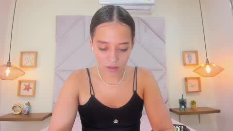 Snapshot of roxana_mill chatting on October 2025 07:01:02 PM Roxana online show from October 2025 07:01:02 PM