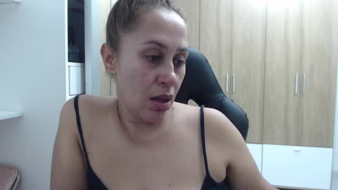 Snapshot of roxanalove7 chatting on February 2025 04:12:01 AM Roxana online show from February 2025 04:12:01 AM