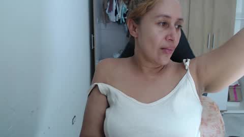 Snapshot of roxanalove7 chatting on October 2025 06:19:02 PM Roxana online show from October 2025 06:19:02 PM