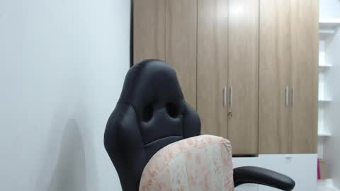 Snapshot of roxanalove7 chatting on November 2025 09:19:02 PM Roxana online show from November 2025 09:19:02 PM