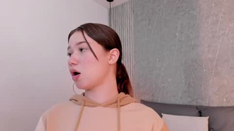 Roxie  online show from December 2024 06:05:02 PM