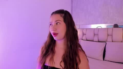 Roxie  online show from December 2025 07:40:02 PM