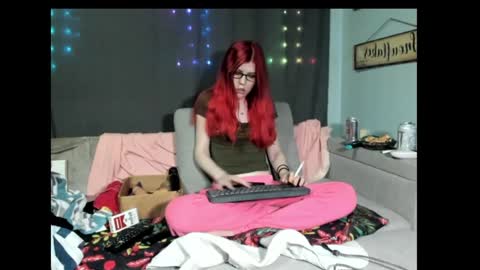 roxihazeleyes online show from February 2025 06:45:01 PM