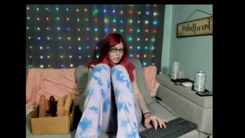 roxihazeleyes online show from February 2025 08:44:02 PM